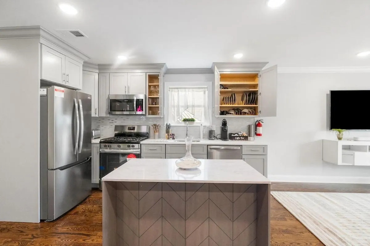 Orange Oasis Apartment East Orange United States