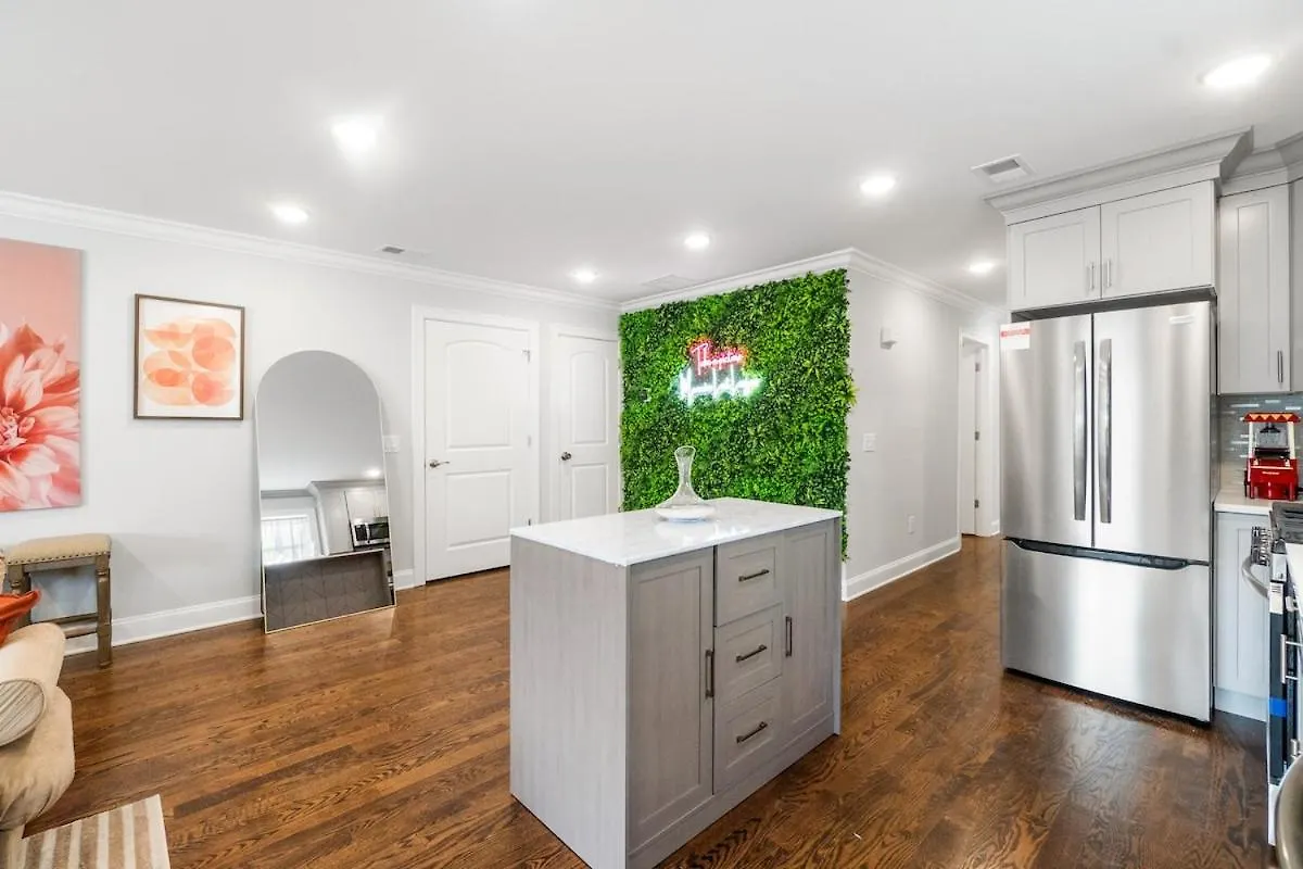 Orange Oasis Apartment East Orange